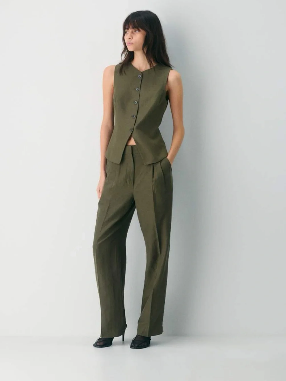 Aritzia Effortless Pant